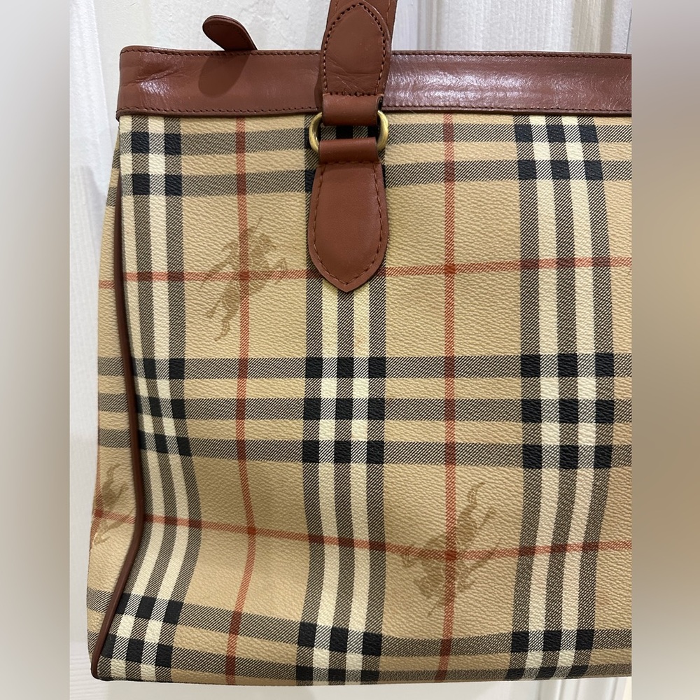 Burberry - Picture 8 of 17